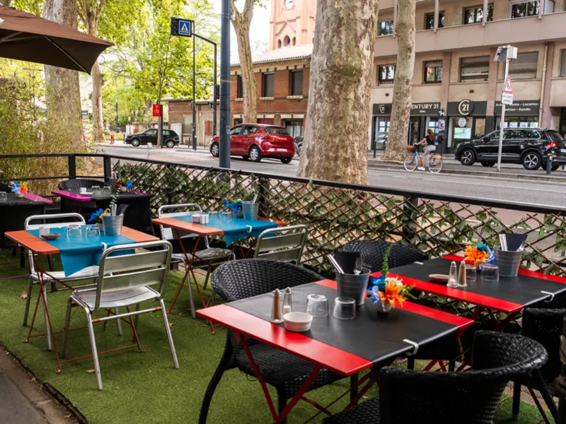 Terrasse Chez Magda, à deux pas de la gare Saint-Agne